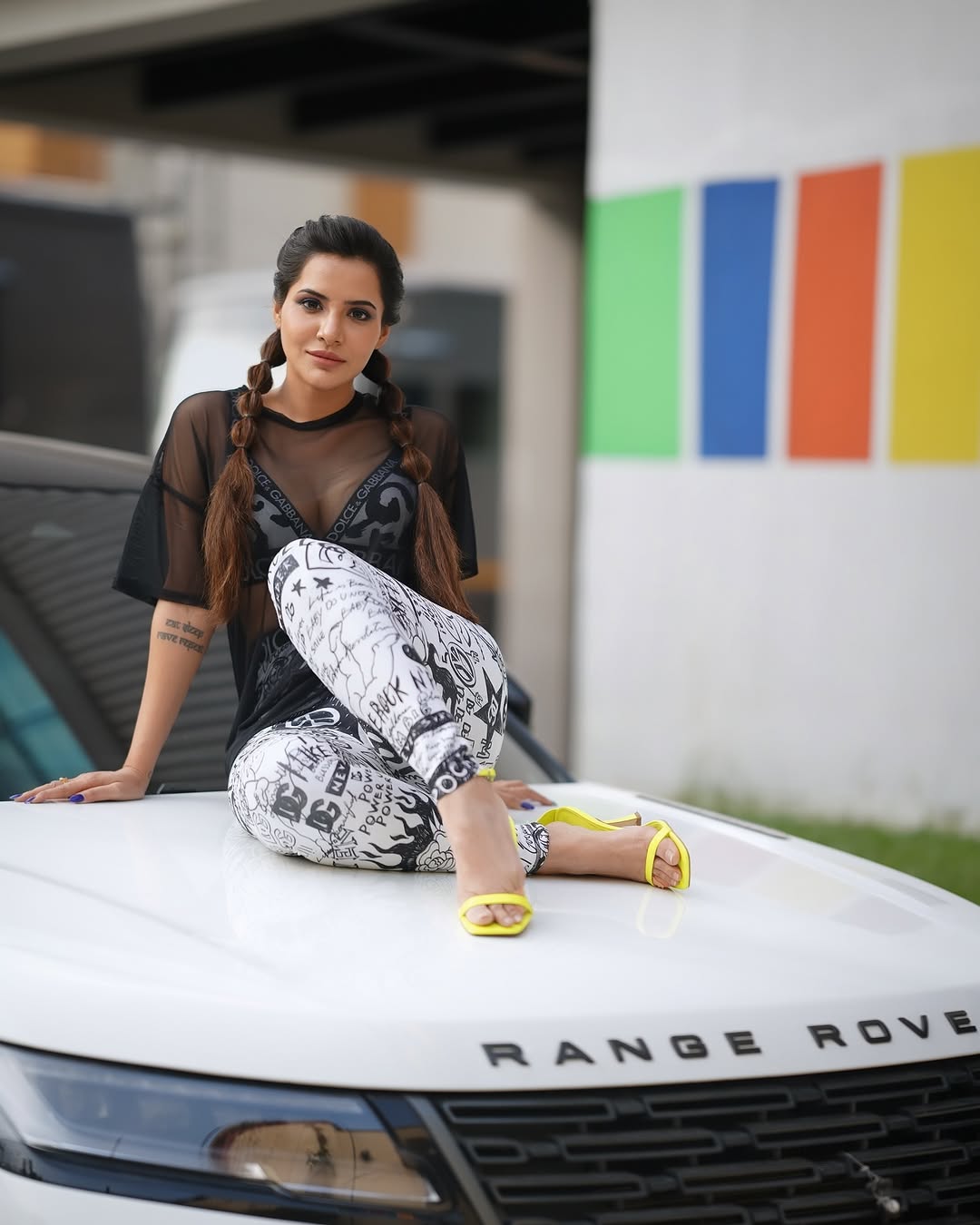 అషు రెడ్డి టెంప్టింగ్ షో.. కుర్రాళ్లకు సెగలు పుట్టించేస్తుందిగా ...