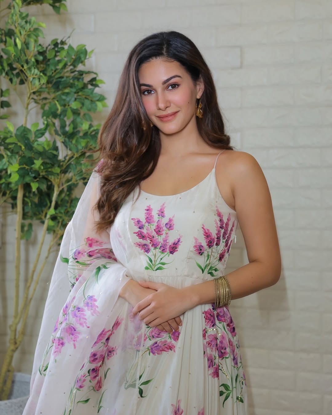 Amyra dastur pictures viral