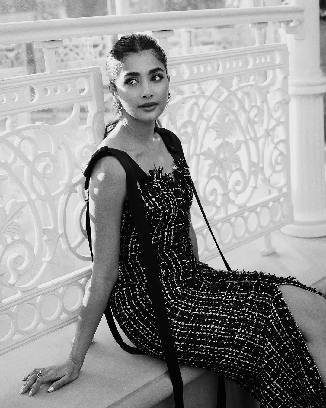 Pooja Hegde Bold