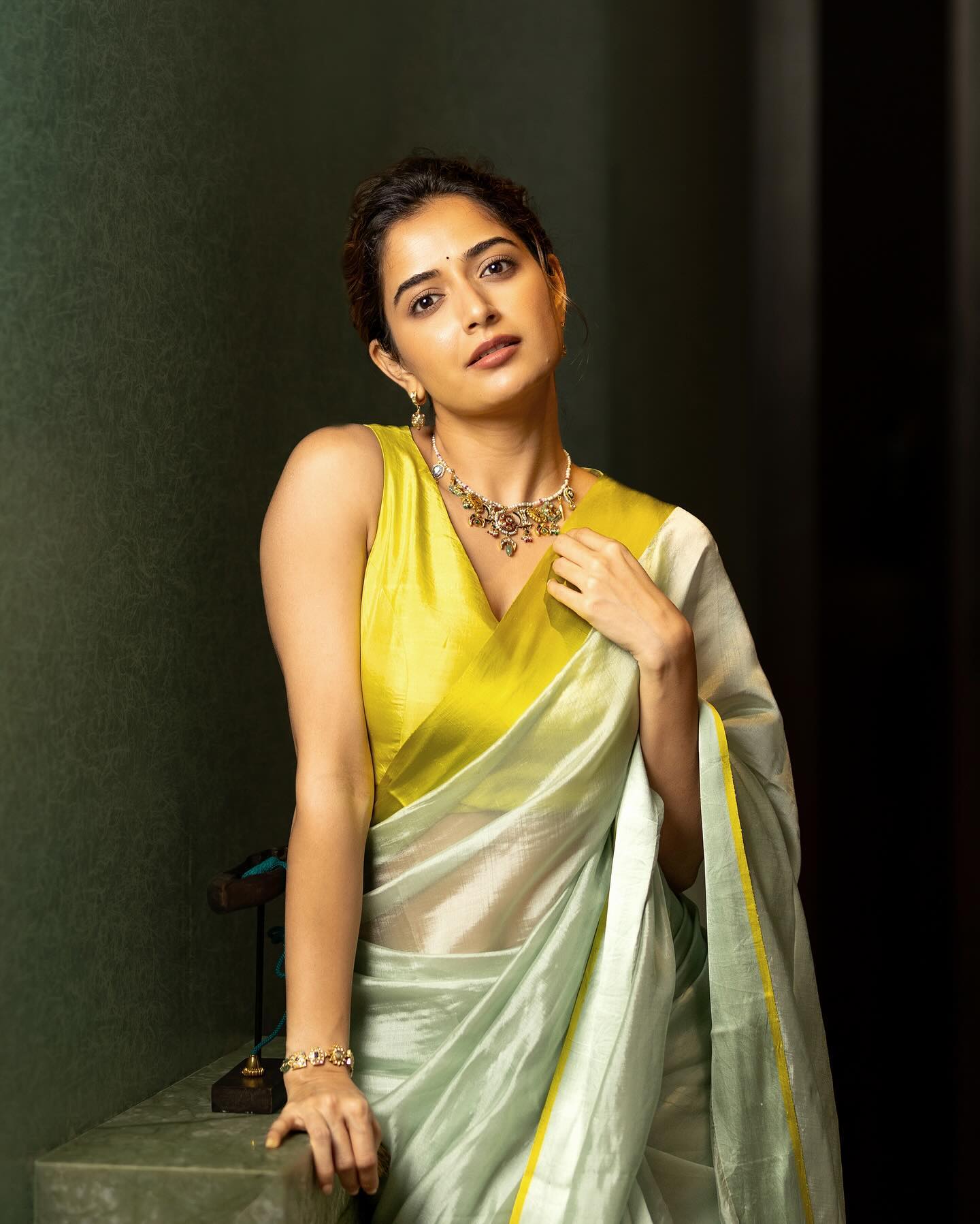 Ashika Ranganath lovely beauty show