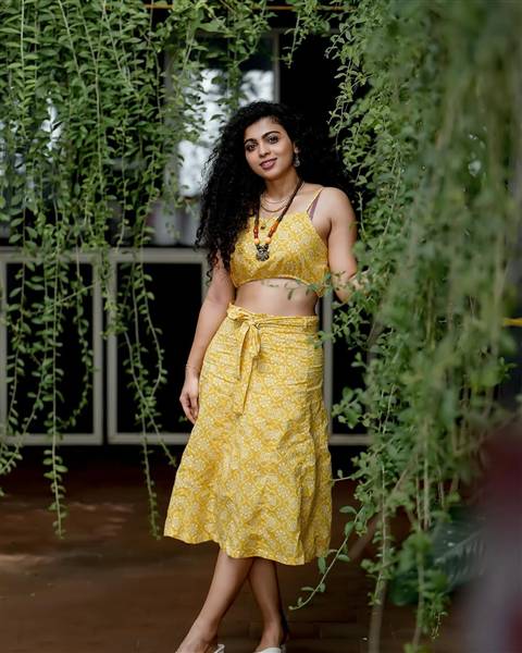 பீச்சில் ஜாலியாக வைப் பண்ணும்.. நடிகை பதினே குமாரின் வேற லெவல் போட்டோஸ் ...