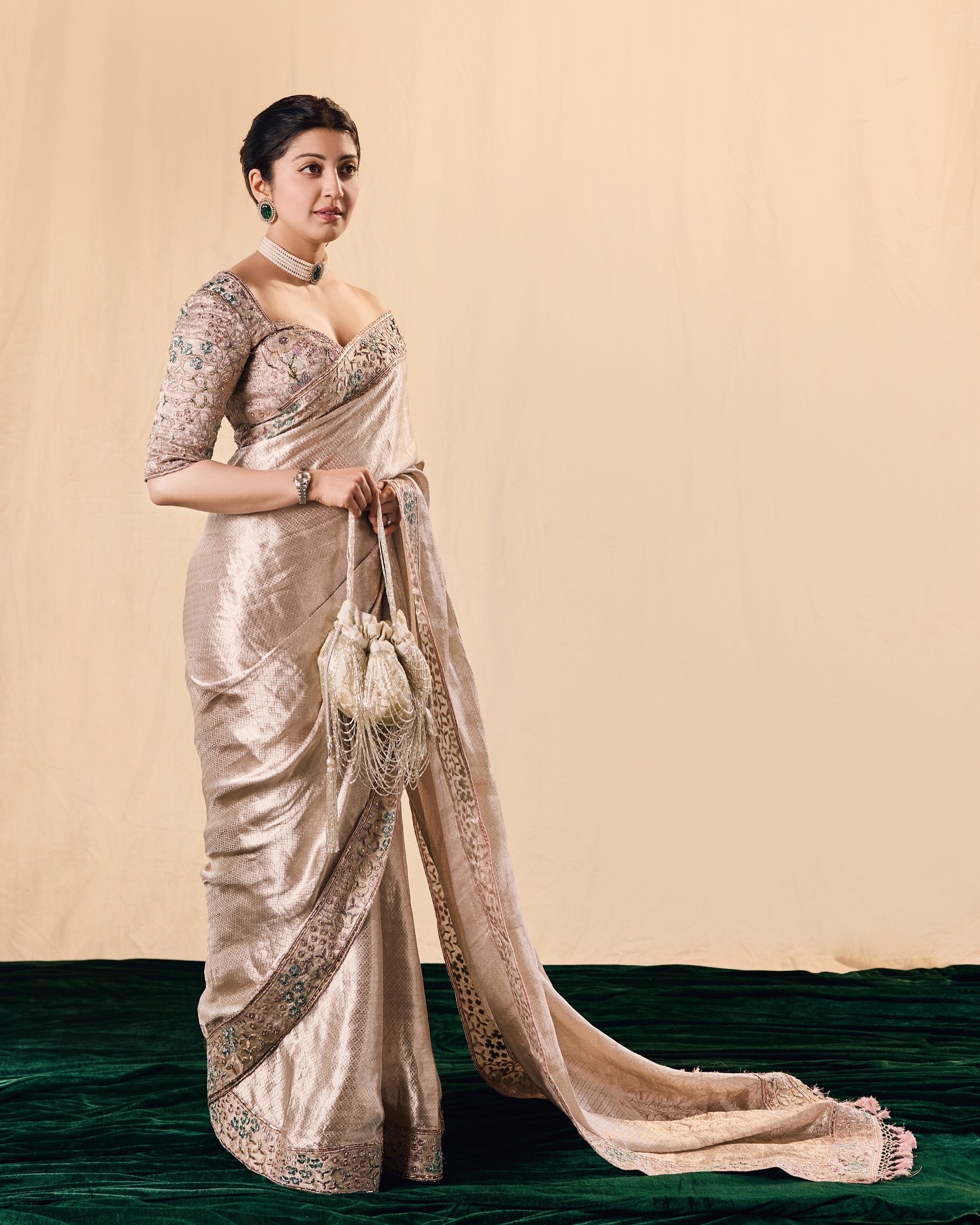 Pranitha lovely beauty show