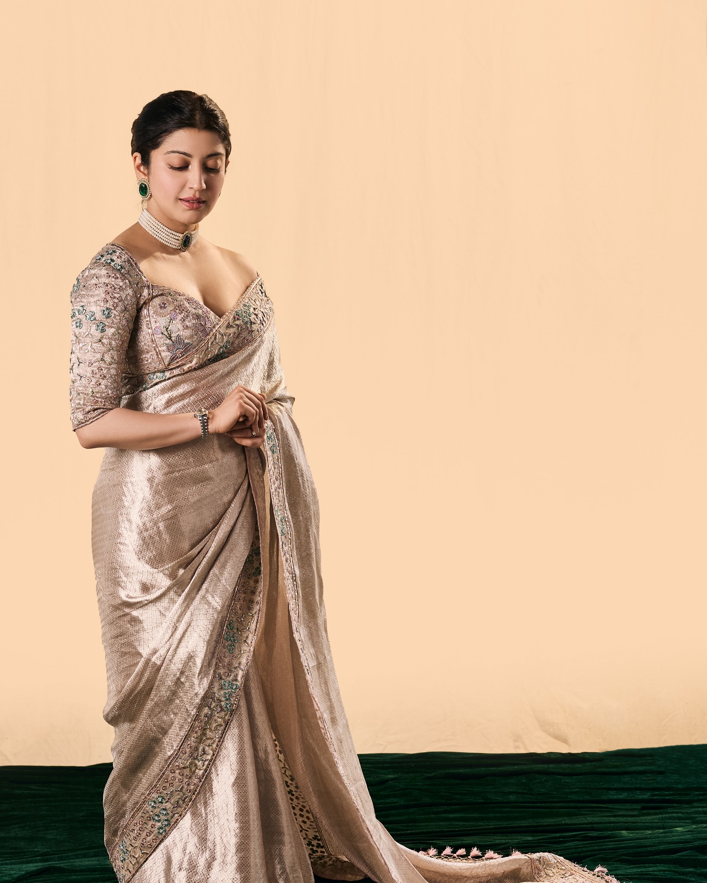 Pranitha lovely beauty show