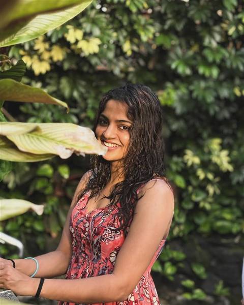 actress nikhila vimal