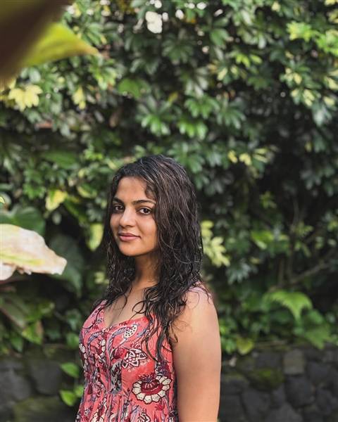 actress nikhila vimal