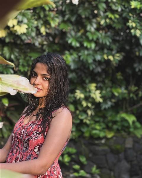 actress nikhila vimal