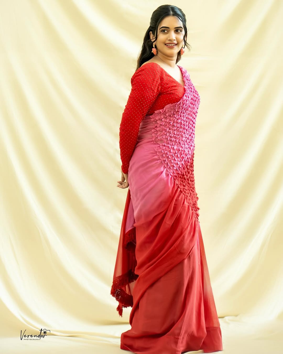 Sravanthi chokkarapu ravishing beauty show