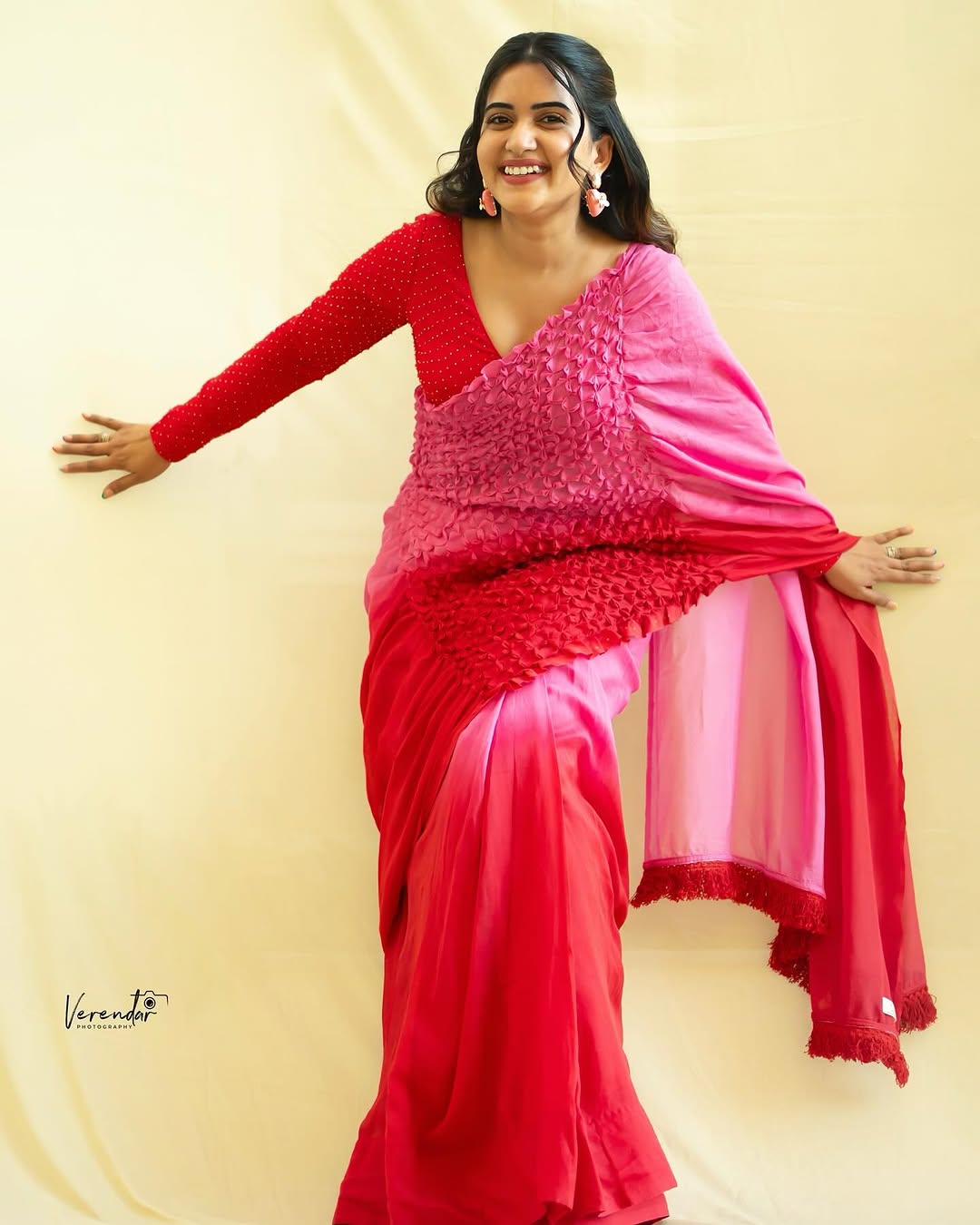 Sravanthi chokkarapu ravishing beauty show