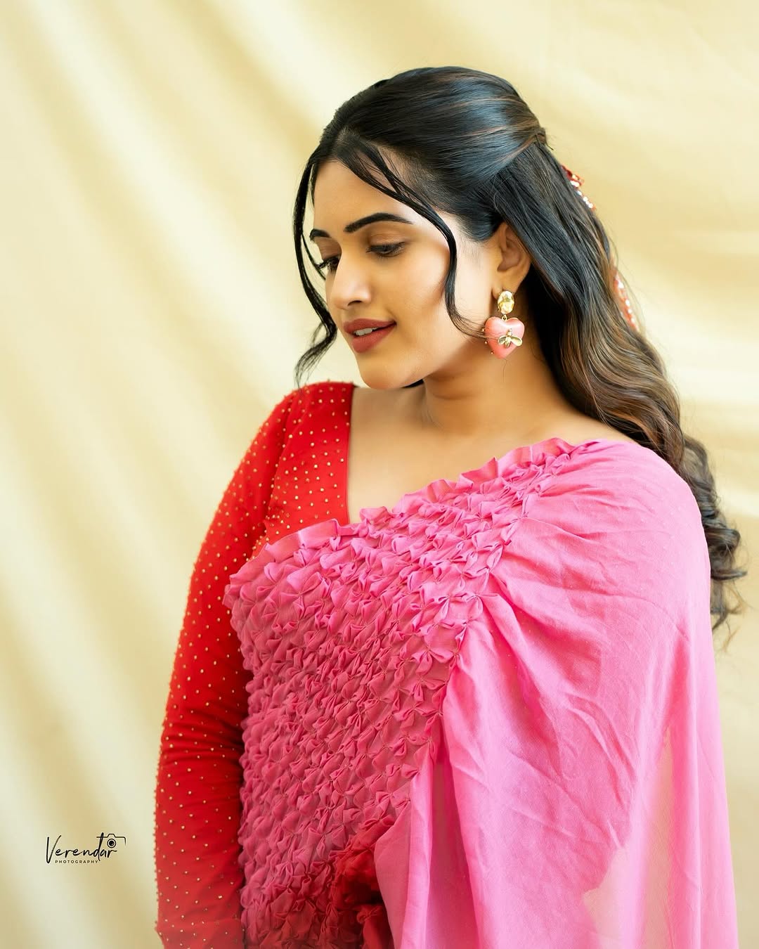 Sravanthi chokkarapu ravishing beauty show
