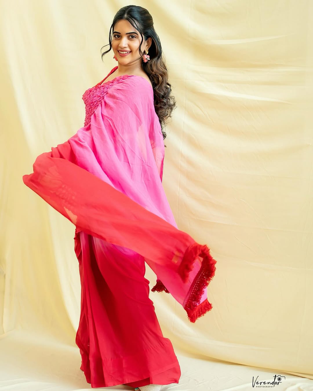 Sravanthi chokkarapu ravishing beauty show