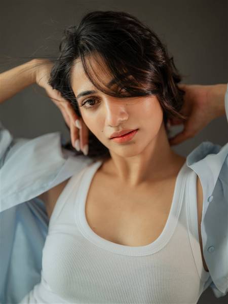 actress losliya mariyanesan