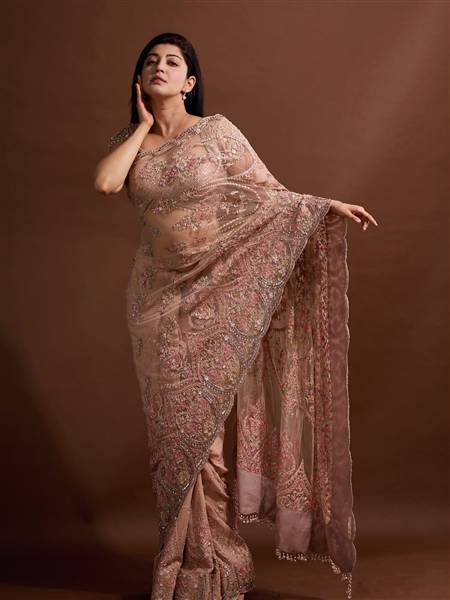 actress pranitha subash