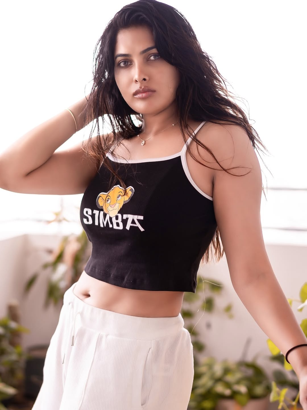 Bigg Boss 4 actress Divi Vadthya most recent gorgeous photo