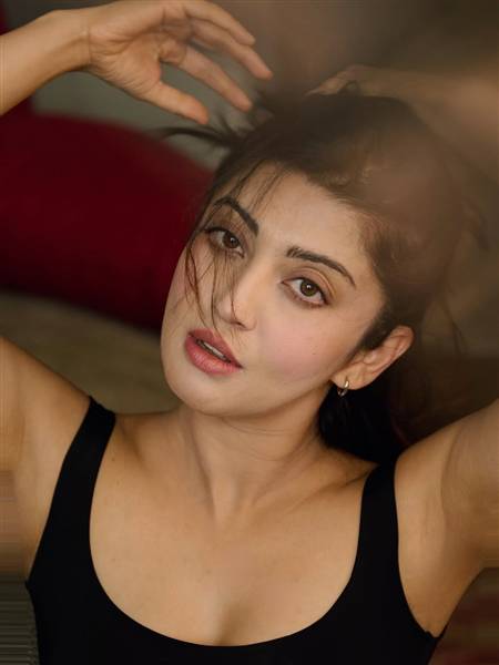 actress pranitha subash