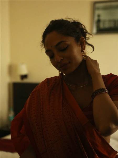 actress sobhita dhulipala