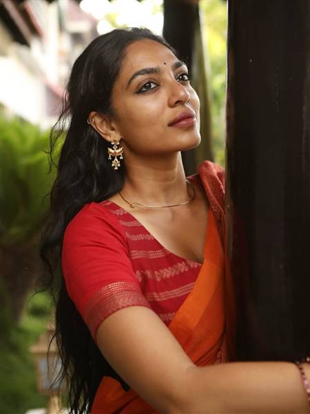 actress sobhita dhulipala