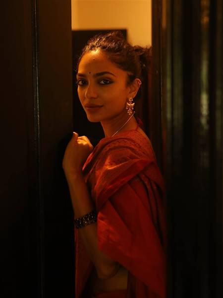 actress sobhita dhulipala