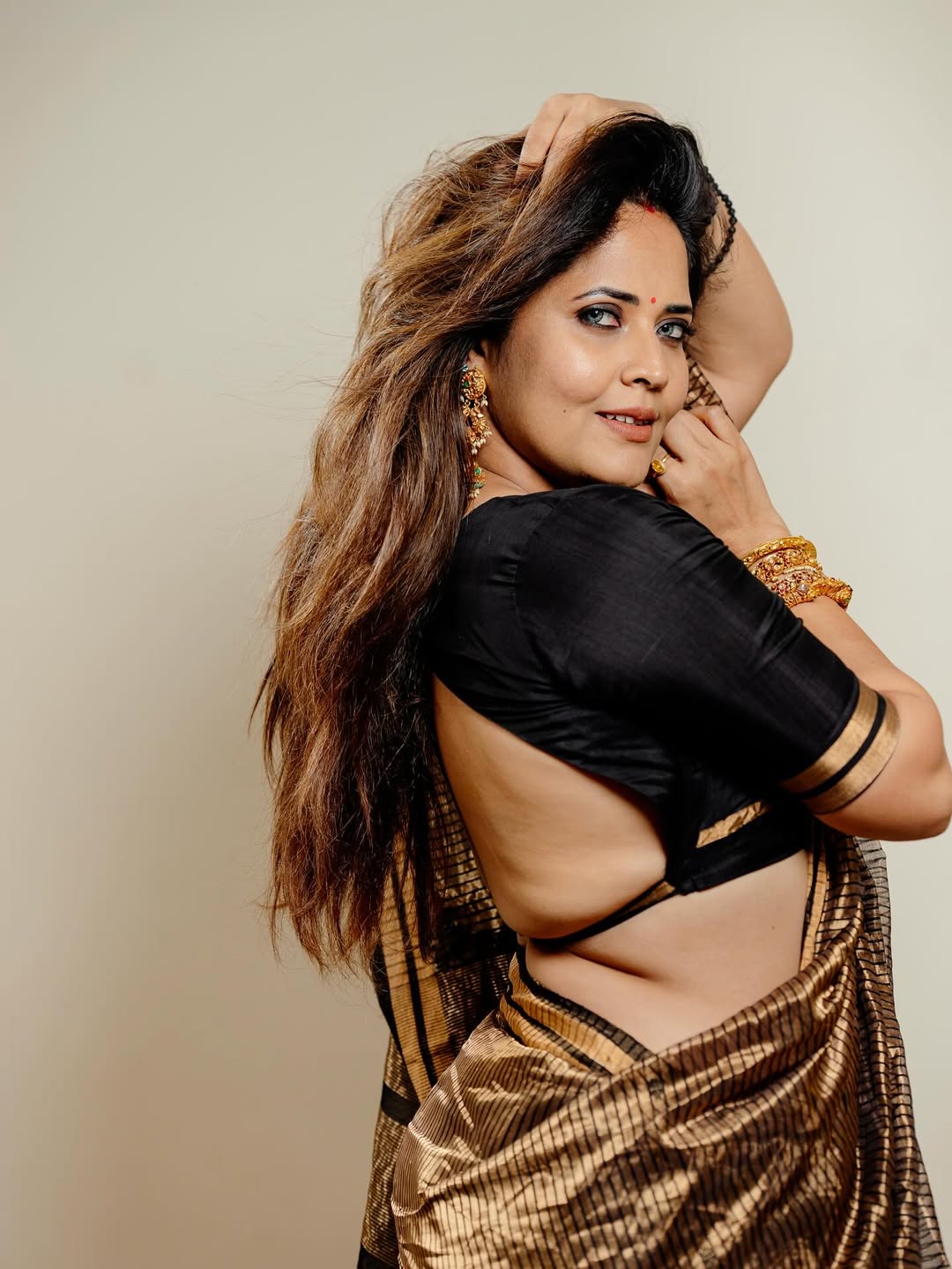 Anasuya Bharadwaj Turns Up The Heat With Sizzling New Glam Photos
