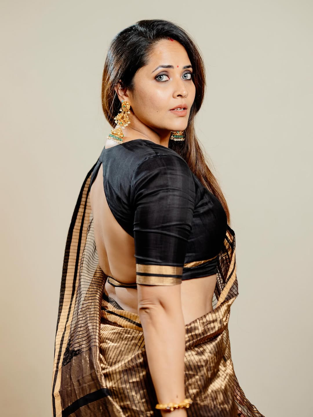 Anasuya Bharadwaj Turns Up The Heat With Sizzling New Glam Photos