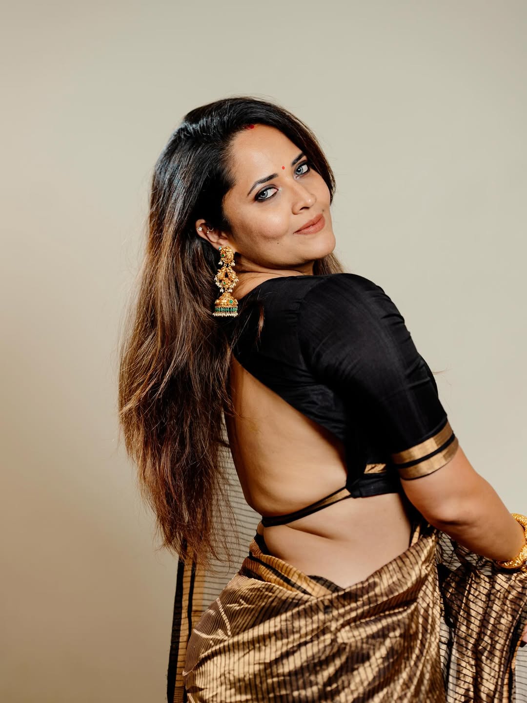 Anasuya Bharadwaj Turns Up The Heat With Sizzling New Glam Photos
