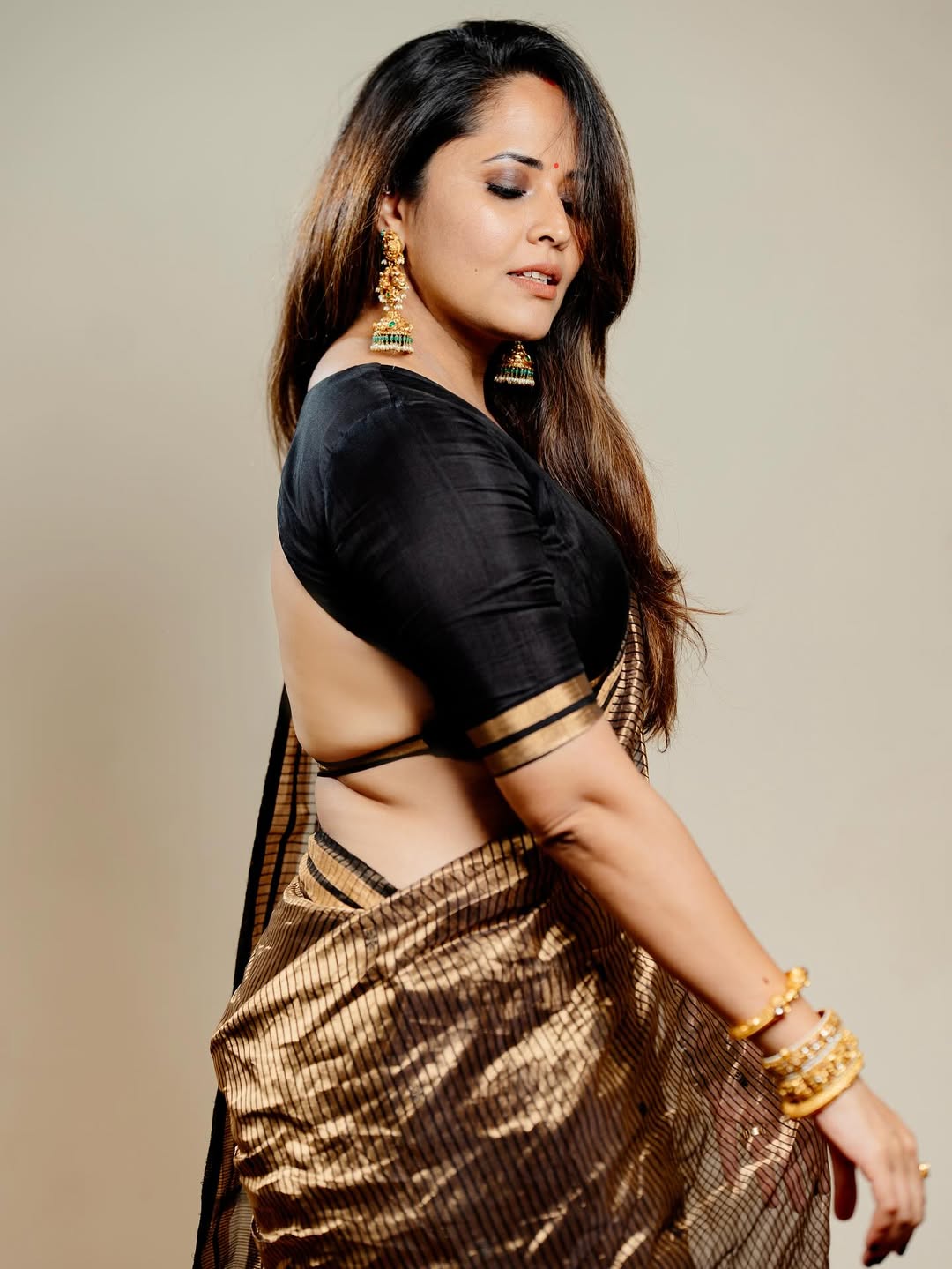 Anasuya Bharadwaj Turns Up The Heat With Sizzling New Glam Photos