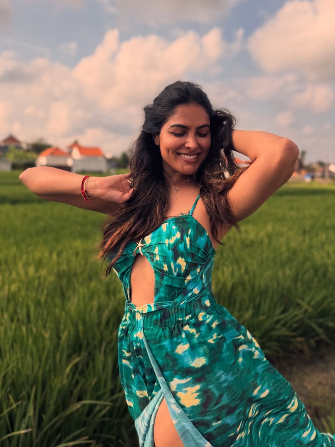 Divi Vadthya: Radiating Grace and Undeniable Glamour