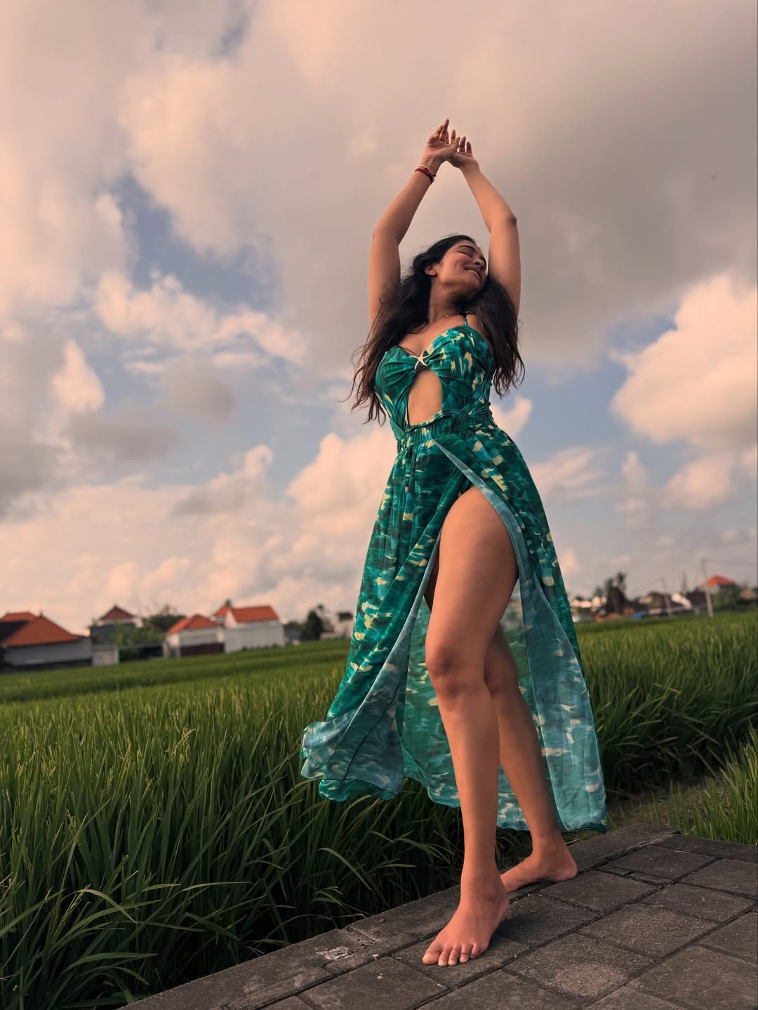 Divi Vadthya: Radiating Grace and Undeniable Glamour