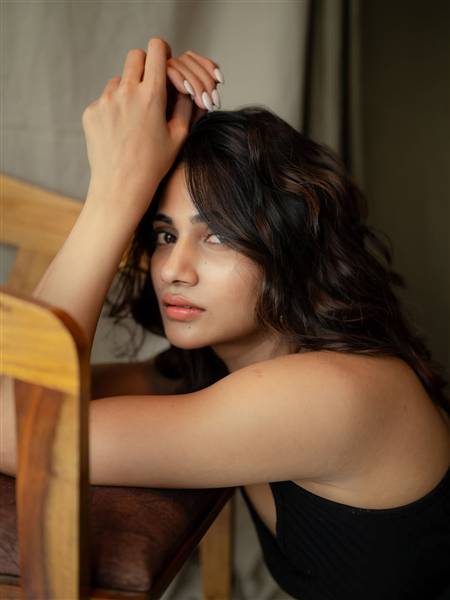 actress losliya mariyanesan