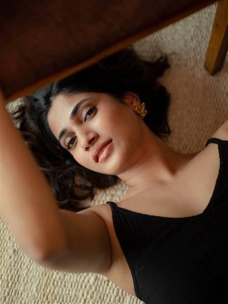 actress losliya mariyanesan