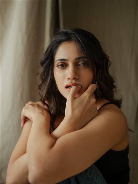 actress losliya mariyanesan
