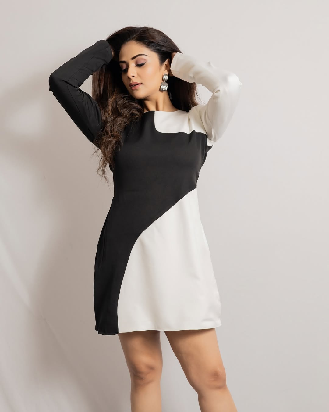 Anchor Sreemukhi latest photos goes