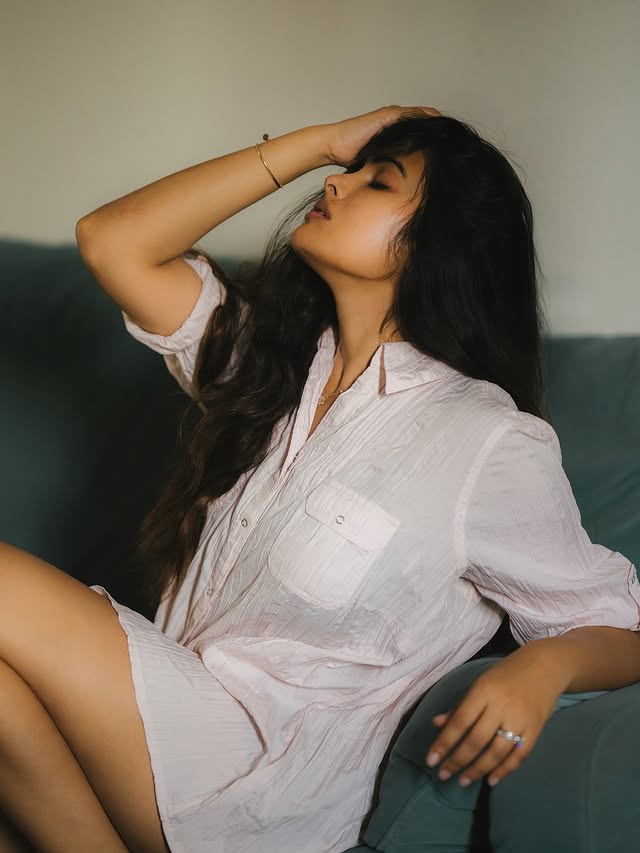 Actress Divi: From Big Boss to Pushpa 2 & GodFather - A Journey of Glamour and Dedication