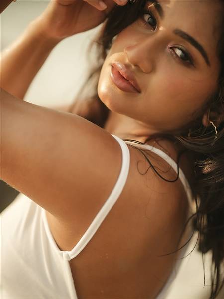 actress raveena daha