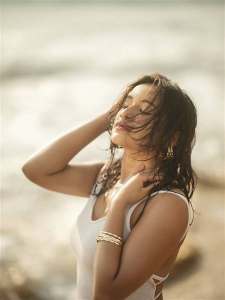 actress raveena daha