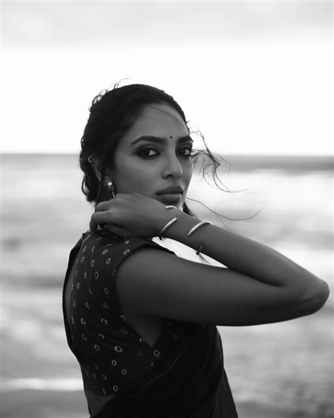 actress sobhita dhulipala