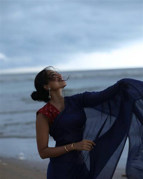 actress sobhita dhulipala