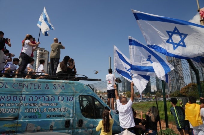 Hamas Hands Over All Living Hostages to Israel; Trump Declares Gaza War Is Over