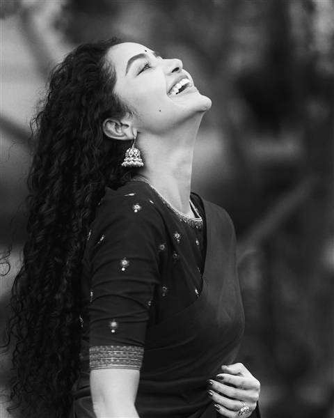 actress anupama parameswaran