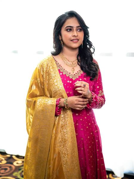 actress sridivya