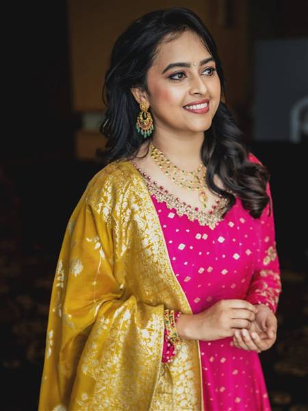 actress sridivya