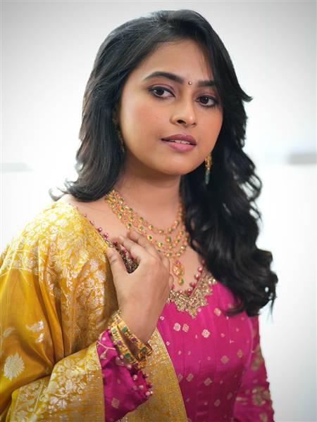 actress sridivya