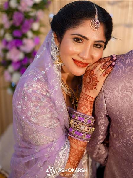 Maria Rajana மணமகன் யார்? முகத்தை மறைத்தபடியே நிச்சயதார்த்தப் புகைப்படங்களை ...