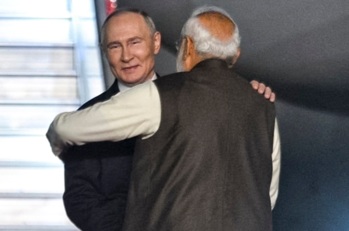 Vladimir Putin receives grand welcome in New Delhi during his two-day India visit
