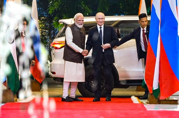 Vladimir Putin receives grand welcome in New Delhi during his two-day India visit