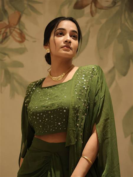 பட ப்ரோமோஷனில் ஸ்டன்னிங் லுக்கில் அபர்ணதி… இணையத்தை கலக்கும் லேட்டஸ்ட் ...