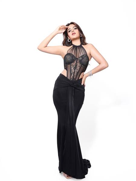 actress niddhi agarwal