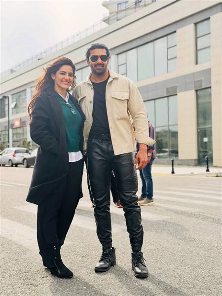 actress athulya ravi