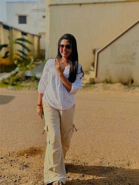 actresses voting costume