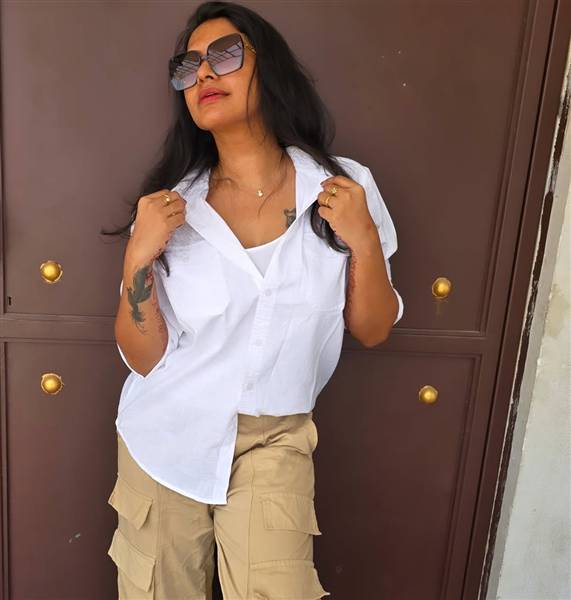 actresses voting costume