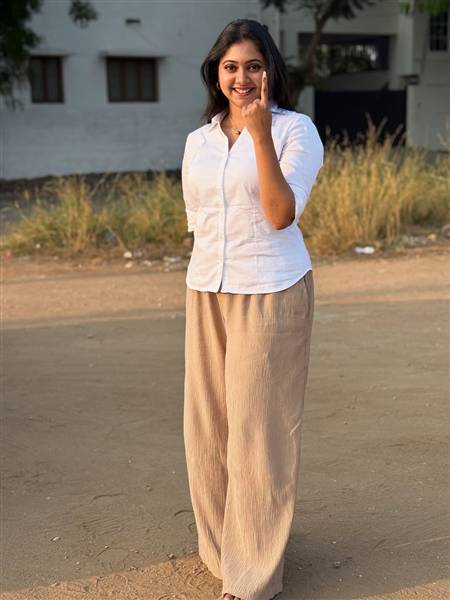 actresses voting costume